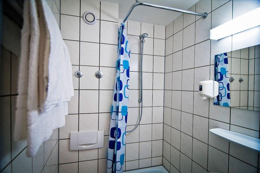 Haus International Hostel *